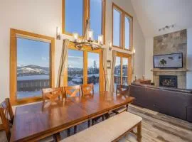 Beautiful 7 BEDROOM, 3 gathering areas, pool table, hot tub, and huge deck with 360-degree views!!