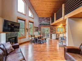 Gorgeous updated mountain home just minutes from the slopes, private hot tub, pool table!
