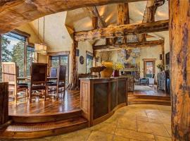 Rustic-elegance wrapped in custom mountain luxury, steps from Baldy Hiking Trail and shuttle stop, hotel a Breckenridge