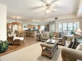 Spacious condo with balcony overlooking the natural preserve OW10-307