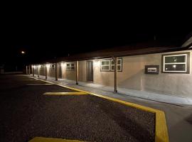 Apt 2- High Plains Lodge at Nomad Landing, cabin in Clayton