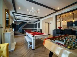 Méga Jeanne d'Arc Billard Baby Foot en option Escape Game Logements Insolites