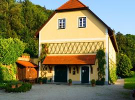 Pyhra - Urlaub im Elsbeerland, Hotel in Wald