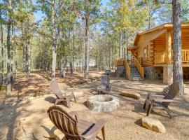 Tumbling Shoals Cabin Near Greers Ferry Lake!, hotel dengan parking di Heber Springs