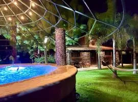 Cabaña Wisteria con alberca/jacuzzi para 12 personas