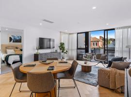 Designer Apartment - giant terrace - city location, apartamento en Hobart