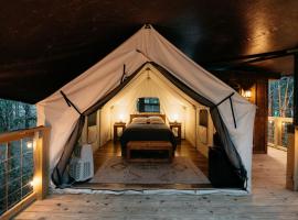 Glempings Treehouse Cozy Glamping Site Brensonā