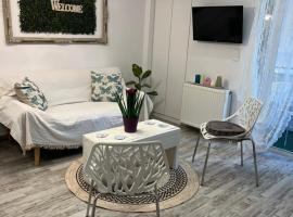 Selenity studio(close to two metro stations), pet-friendly hotel in Piraeus