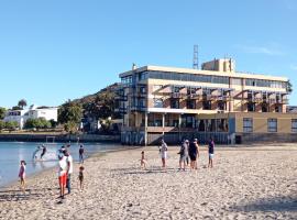 Hoedjiesbaai Hotel, hotel near SAS Saldanha Contractual Nature Reserve, Saldanha