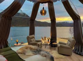 Lofoten glampingdome, luxury tent in Myrland