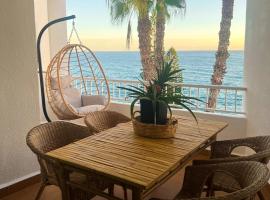DreamStay Primera Linea De Playa Costa Tropical, strandhotel in Granada
