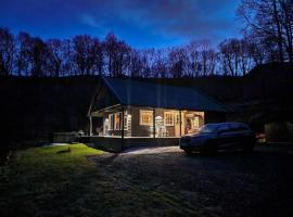 Nydelig sted med koselig hytte med Jacuzzi – domek wiejski w Stavangerze