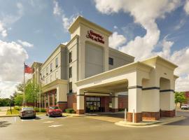 Hampton Inn & Suites Indianapolis-Airport، فندق بالقرب من مطار انديانابوليس الدولي - IND، 