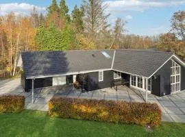 Awesome Home In Hadsund With Kitchen