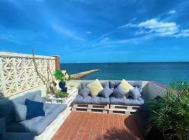 Beach Front Apartment, hotel in Gibraltar