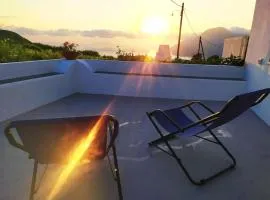 Casa al tramonto...sunset lovers retreat
