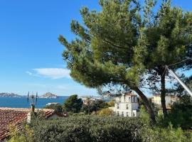 La LUNA of MARSEILLE - VILLA D'ARCHITECTE B&B, hotel poblíž významného místa Pevnost d'If, Marseille