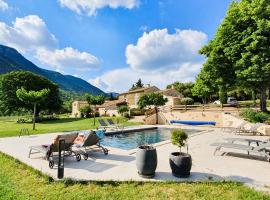 Mas De La Lance, hotel with pools in Roche-Saint-Secret