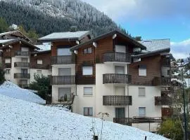 Charmant T2 pour 5 pers. avec terrasse, parking privé et proximité centre-village et navettes. - FR-1-676-120