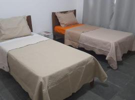 Quarto com duas camas de solteiro, hotel u gradu Itu