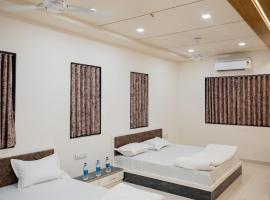 HOTEL AYODHYA: Virpur şehrinde bir otel