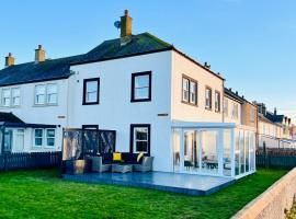 Sunset House On The Beach, hotel with parking in Maryport
