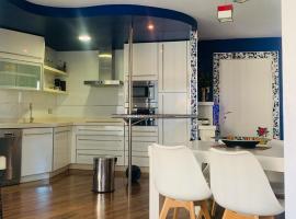 Viernes Home, hotel em Torrox Costa