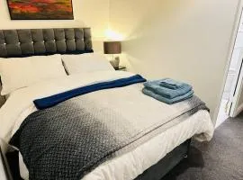1 Luxe Exec Bedroom Apt Derby