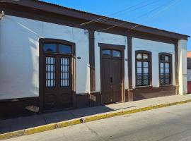 Casa en casco Historico Portal Del Valle, hotell i La Serena