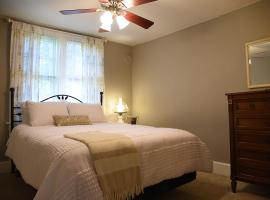 Cozy Home Near all Milwaukee Attractions, Cottage in Milwaukee