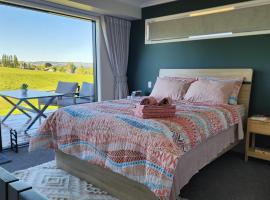 A stunning retreat in Rotorua!, hotel en Rotorua