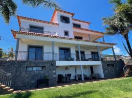 Casa do Mundo Madeira, bed & breakfast i Gaula