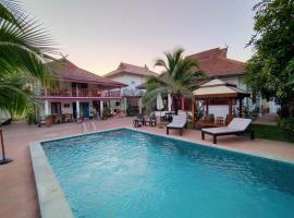 Naraya Homestay, hotel with pools in San Pa Tong