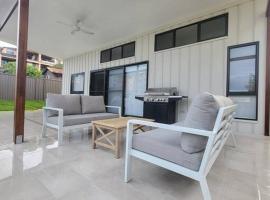 Coastal Pod, hotel with jacuzzis in Port Macquarie