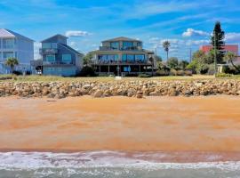 Chic Home: Ocean Views, Hot Tub & Game Room!, casa o chalet en Flagler Beach