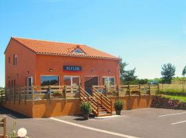 Hôtel Cantal Cottages, hotel v destinaci Saint-Georges