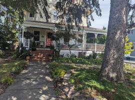 Sunny & Spacious Montclair NJ Apartment, hotel en Montclair