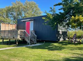 Cotman Cottage on Coatesville, holiday home in Kumeu