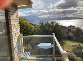 Spacious Modern Home Outstanding Views sleeps 9, magánszállás Hobartban