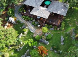 Villa Noina Farmstay Thai house style، بيت عطلات في Ban Nong Takhain
