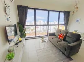 Infinity Pool, Georgetown, Up to 11 Pax, 2 Bedrooms, 2 Bathrooms, 2 Car Parks by Star Home