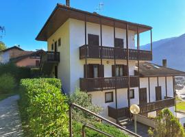 Casa bianca, Ferienwohnung in Malè