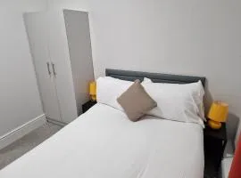 Birtley's Amethyst 3 bedroom Apt sleeps 6 Guest