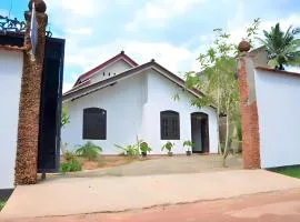 Traveller's Hostel Hikkaduwa