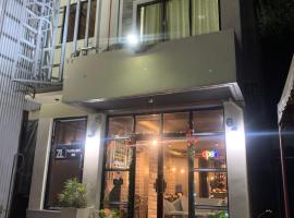 ZL TRAVELERS INN, hostel sa Batuan