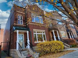 Lovely home near Chicago hospitals, White Sox Park, and McCormick Place, habitación en casa particular en Chicago