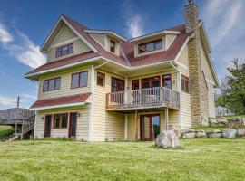 Gorgeous 5BR-Mountain Views-Hot Tub-Sauna-Game Room, hotel i Ellicottville