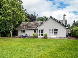 FISHING LODGE. A cosy and secluded cottage, hótel í Turriff