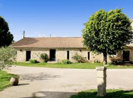 Stunning Home In Prailles With Outdoor Swimming Pool, casa a Prailles