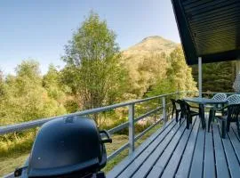 2 bedroom lodge with stunning loch mountain views